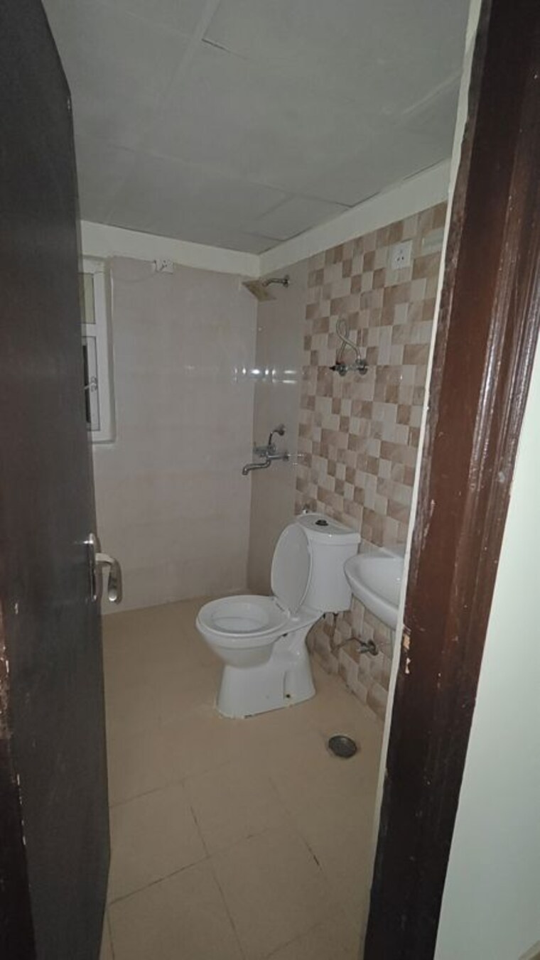 Bathroom, ajnara-homes 2 Bedroom 805 Sq.Ft. Apartment In Sector 16b Greater Noida Greater Noida 10595869