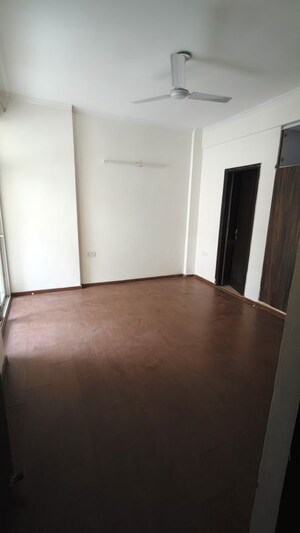 Room in 2 BHK Apartment at Ajnara Homes, Sector 16b Greater Noida – for Rent
