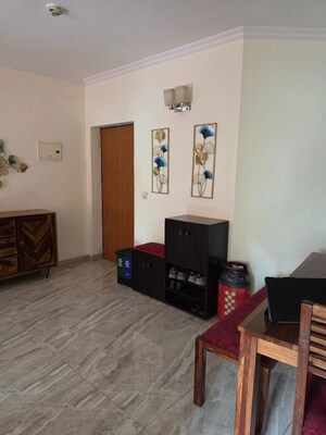 Living Room in 3 BHK Apartment at DLF Oakwood Estate, Dlf Phase ii – for Rent