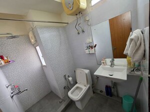 Bathroom in 3 BHK Apartment at DLF Oakwood Estate, Dlf Phase ii – for Rent