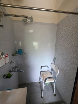 Team Area in 3 BHK Apartment at DLF Oakwood Estate, Dlf Phase ii – for Rent