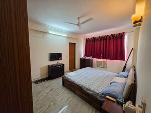Bedroom in 3 BHK Apartment at DLF Oakwood Estate, Dlf Phase ii – for Rent