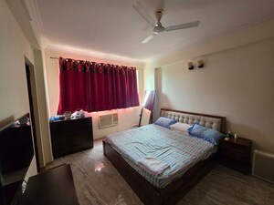 Bedroom in 3 BHK Apartment at DLF Oakwood Estate, Dlf Phase ii – for Rent