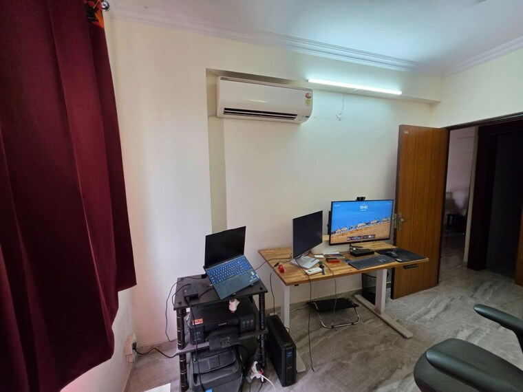 Team Area, dlf-oakwood-estate 3 Bedroom 1650 Sq.Ft. Apartment In Dlf Phase ii Gurgaon 10595872