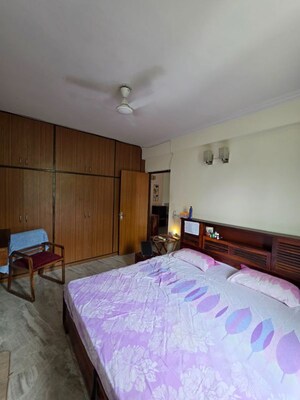 Bedroom in 3 BHK Apartment at DLF Oakwood Estate, Dlf Phase ii – for Rent