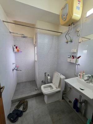Team Area in 3 BHK Apartment at DLF Oakwood Estate, Dlf Phase ii – for Rent