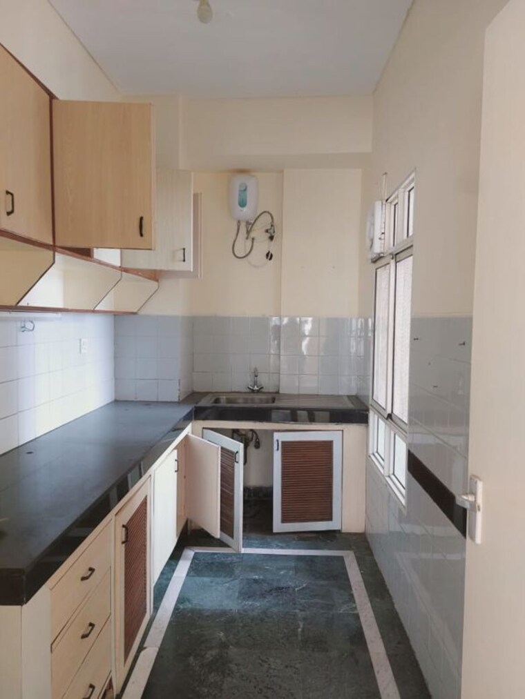 Kitchen, dlf-regency-park-ii 2 Bedroom 1250 Sq.Ft. Apartment In Sector 27 Gurgaon 10595886