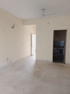 Room in 2 BHK Apartment at DLF Regency Park II, Sector 27 – for Rent