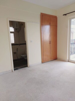Room in 2 BHK Apartment at DLF Regency Park II, Sector 27 – for Rent