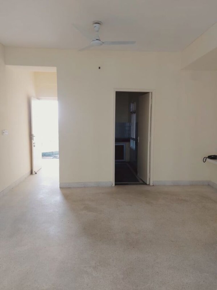 Room, dlf-regency-park-ii 2 Bedroom 1250 Sq.Ft. Apartment In Sector 27 Gurgaon 10595886