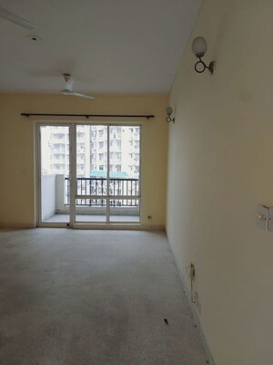 Room in 2 BHK Apartment at DLF Regency Park II, Sector 27 – for Rent