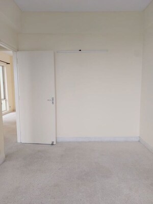 Room in 2 BHK Apartment at DLF Regency Park II, Sector 27 – for Rent