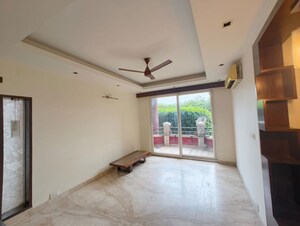 Room in 3 BHK Apartment at Unitech Palms, South City 1 – for Rent