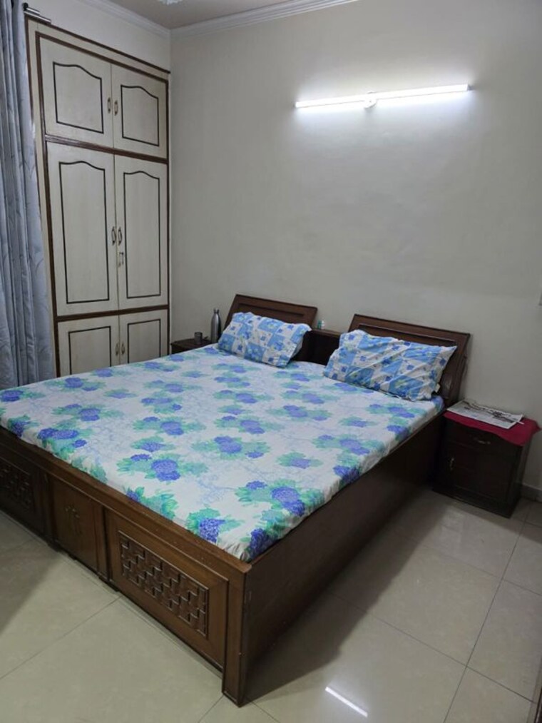 Bedroom, sector 125 3 Bedroom 200 Sq.Yd. Builder Floor In Sector 125 Kharar 10595896