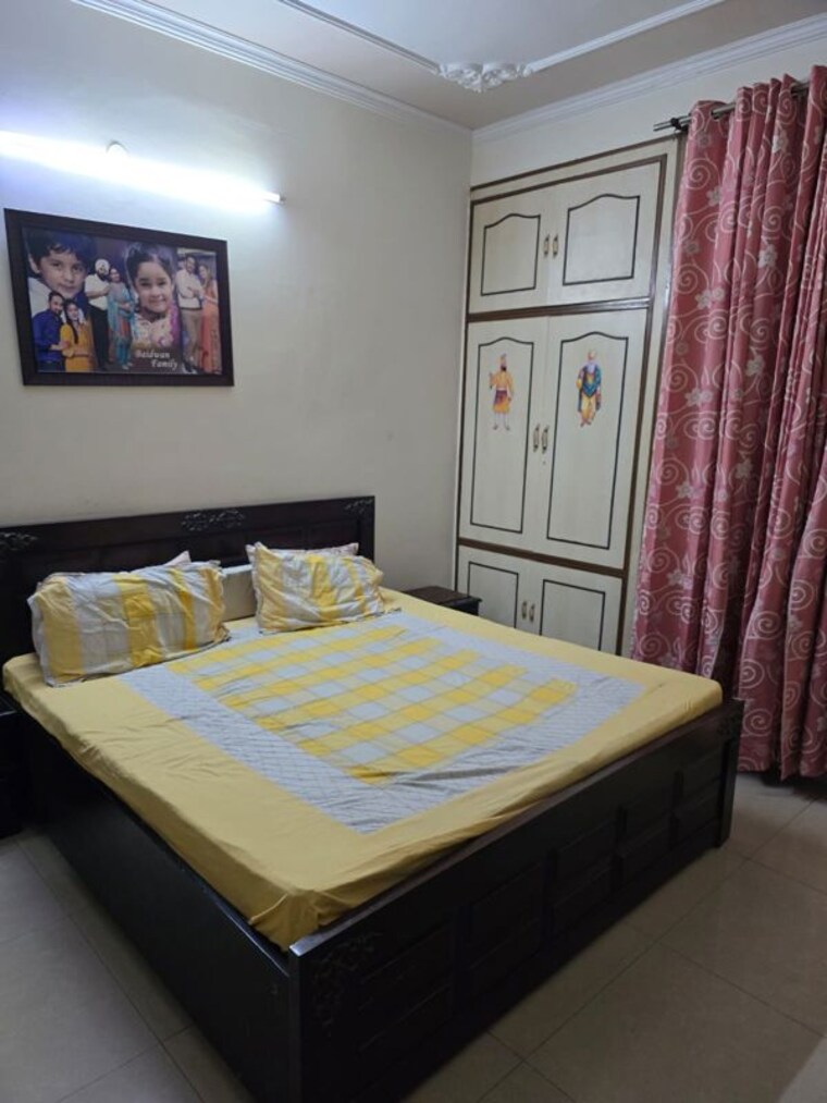Bedroom, sector 125 3 Bedroom 200 Sq.Yd. Builder Floor In Sector 125 Kharar 10595896