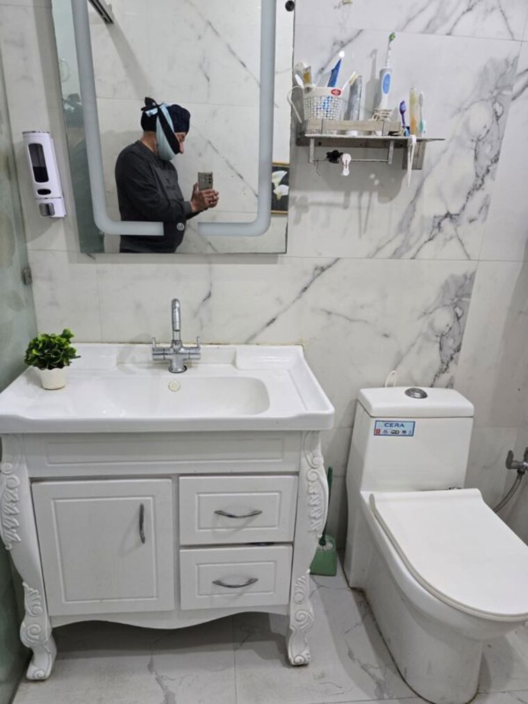 Bathroom, sector 125 3 Bedroom 200 Sq.Yd. Builder Floor In Sector 125 Kharar 10595896