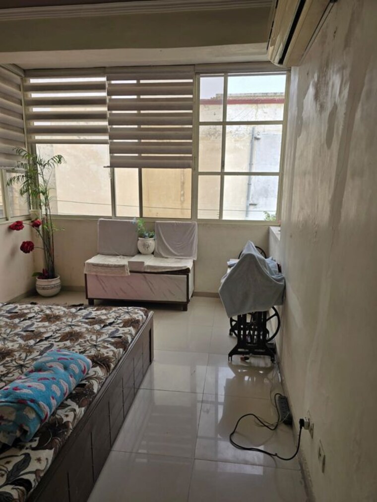 Bedroom, sector 125 3 Bedroom 200 Sq.Yd. Builder Floor In Sector 125 Kharar 10595896