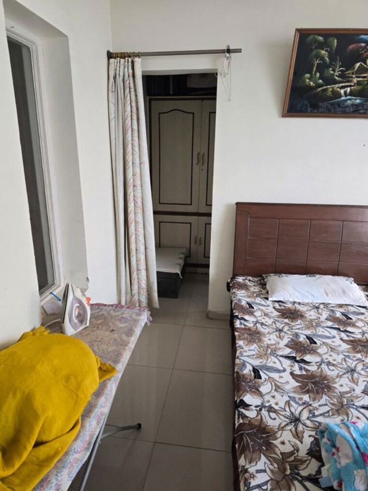 Room, sector 125 3 Bedroom 200 Sq.Yd. Builder Floor In Sector 125 Kharar 10595896