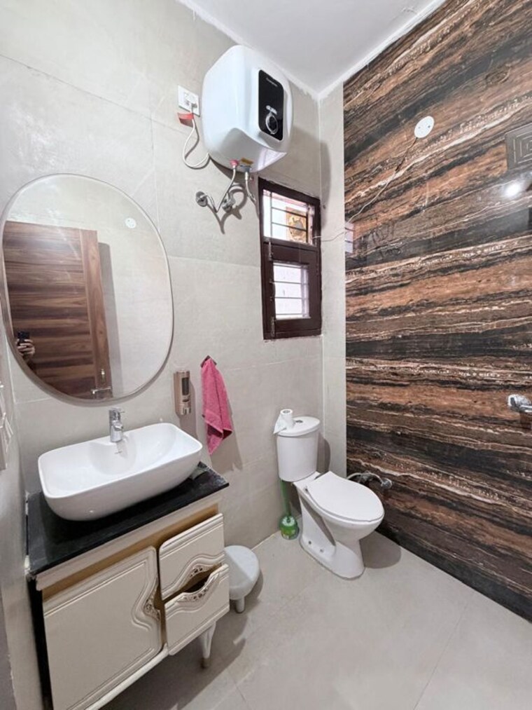 Bathroom, sector 125 3 Bedroom 140 Sq.Yd. Builder Floor In Sector 125 Kharar 10595912