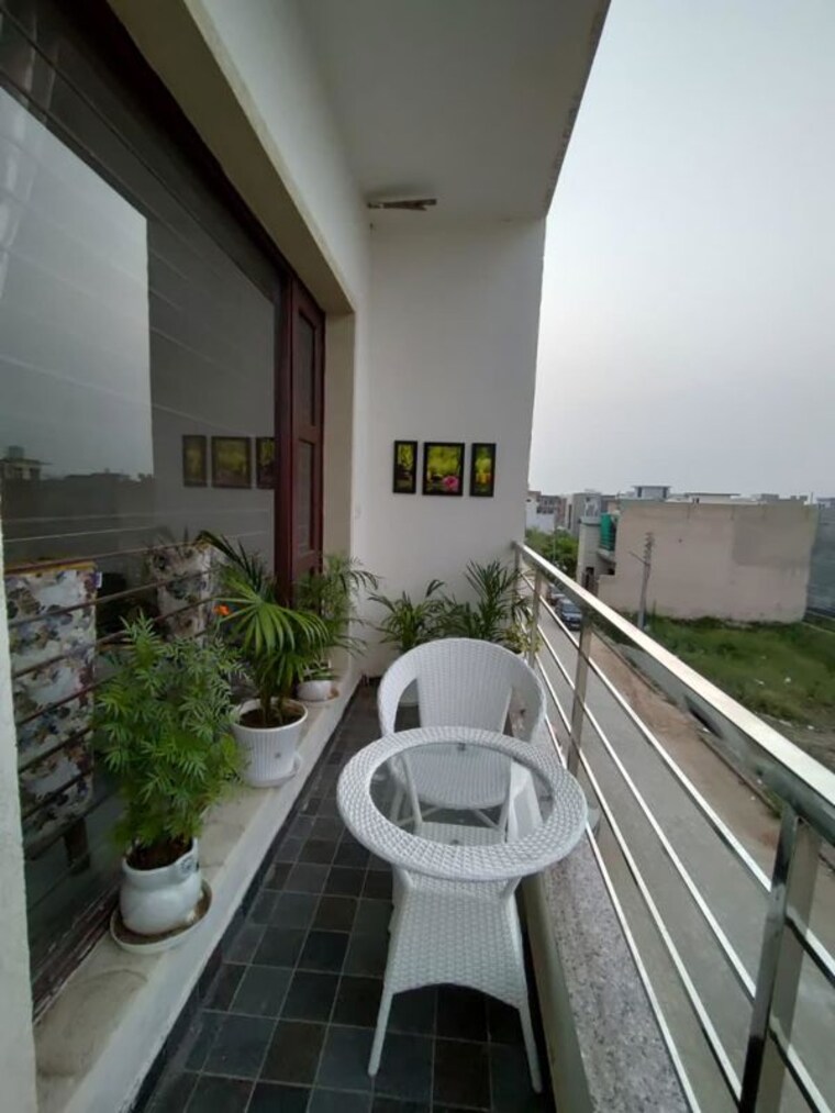 Balcony, sector 125 3 Bedroom 140 Sq.Yd. Builder Floor In Sector 125 Kharar 10595912