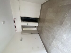 Furnished Amenities in 2 BHK Apartment at Kalpataru Radiance, Goregaon West – for Rent