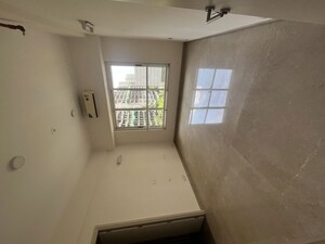 Room in 2 BHK Apartment at Kalpataru Radiance, Goregaon West – for Rent