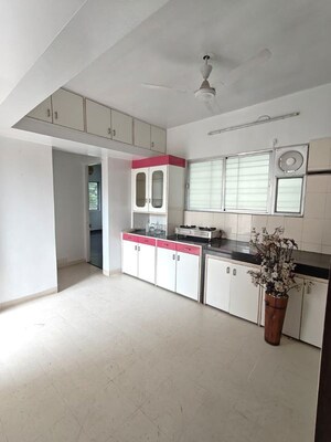 Room in 1 BHK Apartment at Shriniwas Garden CHS, Kothrud – for Rent