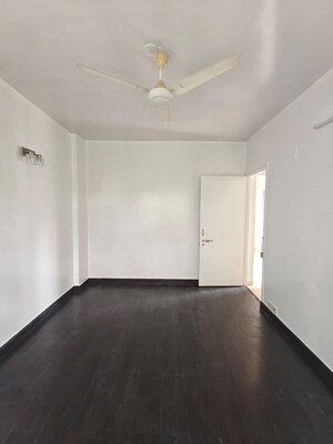 Room in 1 BHK Apartment at Shriniwas Garden CHS, Kothrud – for Rent