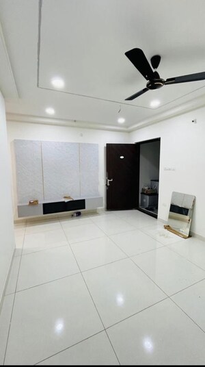 Team Area in 2 BHK Apartment at Aparna Sarovar Zicon, Nallagandla – for Rent
