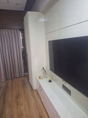 Room in 3 BHK Apartment at Piramal Vaikunth, Balkum Pada – for Sale
