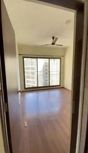 Room in 2 BHK Apartment at Hiranandani Estate, Ghodbunder Road – for Rent