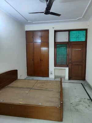 Room in 2.5 BHK Villa at Sector 46 – for Rent