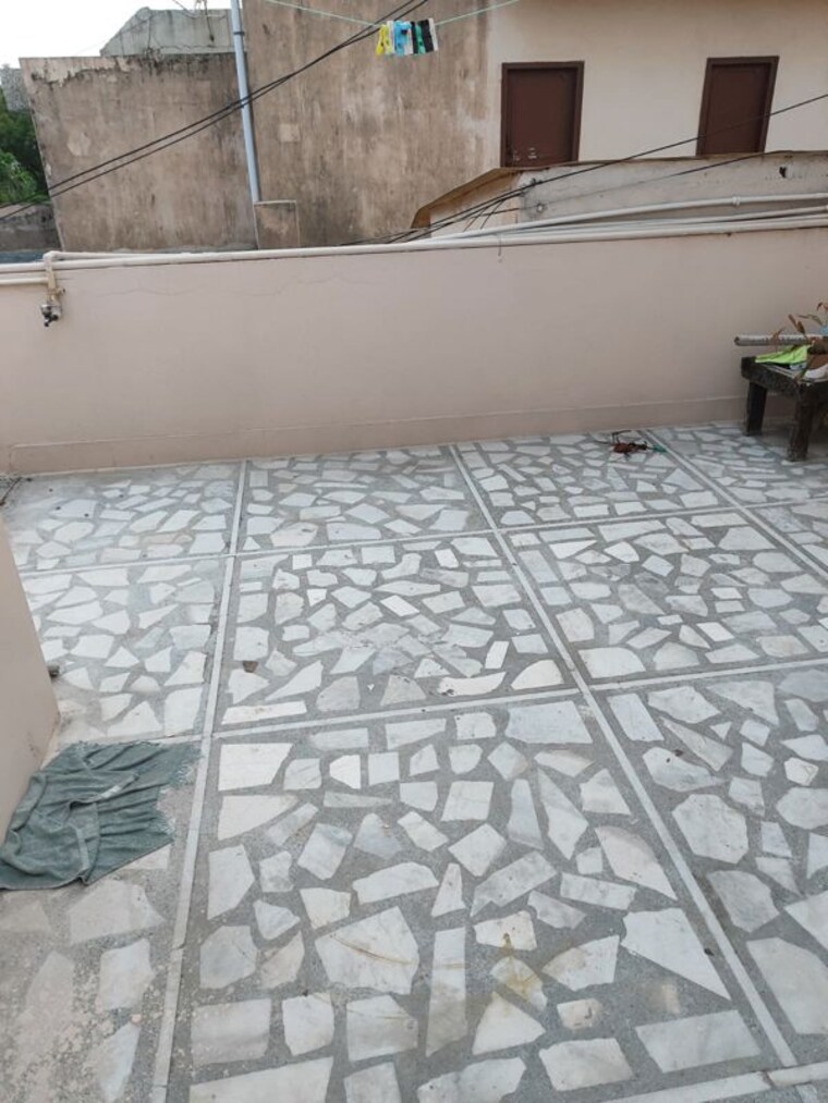 Balcony, sector 46 2.5 Bedroom 308 Sq.Mt. Villa In Sector 46 Noida 10595990