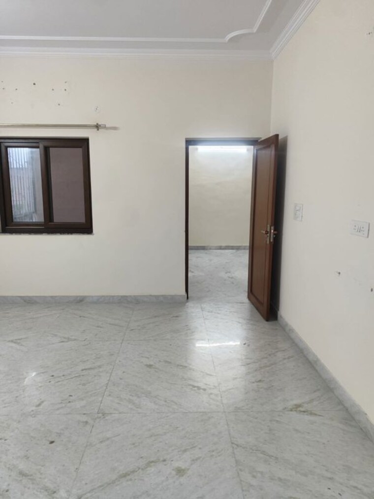 Room, sector 46 2.5 Bedroom 308 Sq.Mt. Villa In Sector 46 Noida 10595990