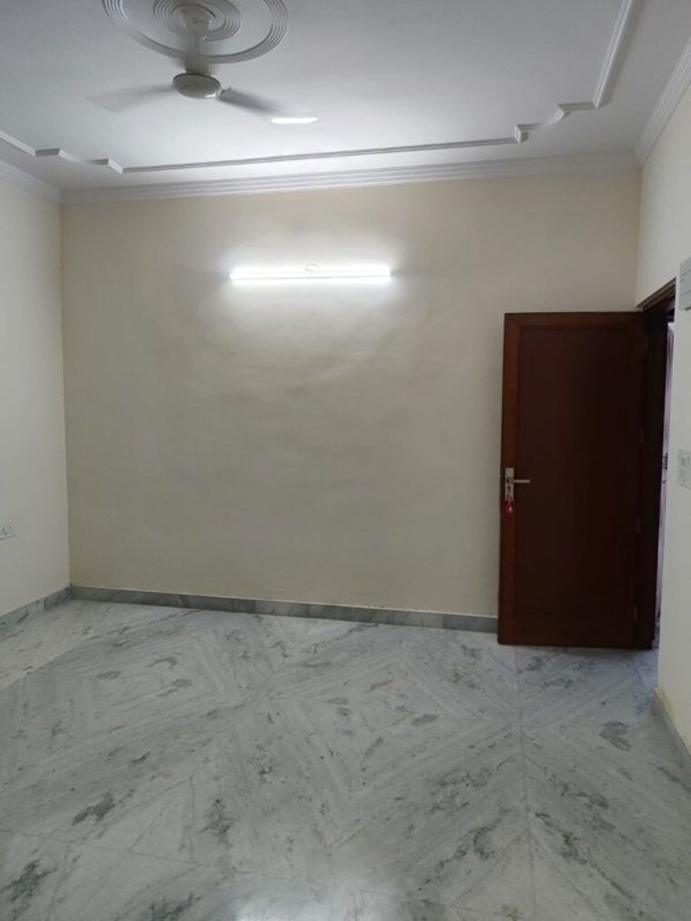 Room, sector 46 2.5 Bedroom 308 Sq.Mt. Villa In Sector 46 Noida 10595990