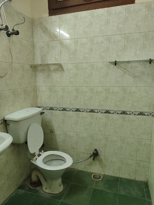 Bathroom in 2.5 BHK Villa at Sector 46 – for Rent