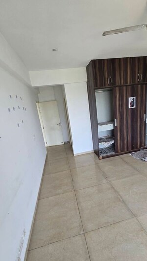 Room in 3 BHK Apartment at Emaar The Palm Drive-The Premier Terraces, Sector 66 – for Sale