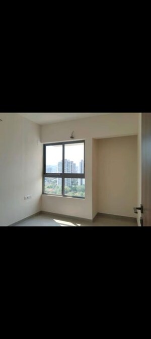 Room in 1 BHK Apartment at Piramal Vaikunth, Balkum Pada – for Rent