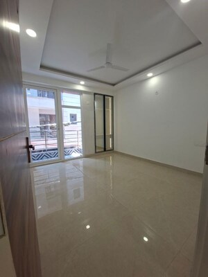 Room in 3 BHK Builder Floor at Chattarpur – for Rent