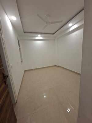 Room in 3 BHK Builder Floor at Chattarpur – for Rent