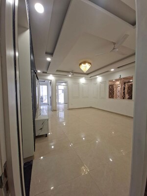 Room in 3 BHK Builder Floor at Chattarpur – for Rent