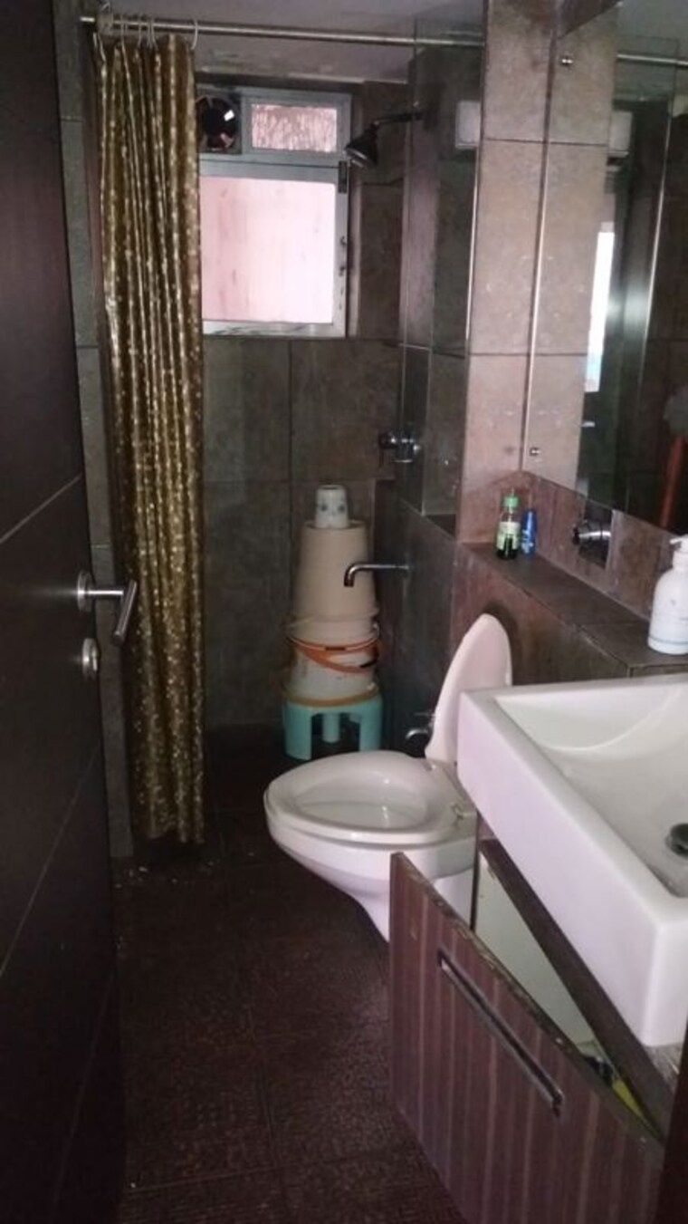 Bathroom, indradarshan-ii 2 Bedroom 750 Sq.Ft. Apartment In Oshiwara Mumbai 10596053