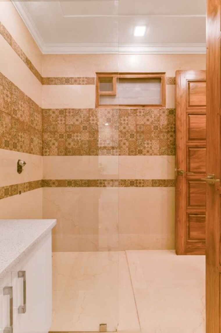Attached Bathroom, sector 85 4 Bedroom 250 Sq.Yd. Builder Floor In Sector 85 Faridabad 9801469