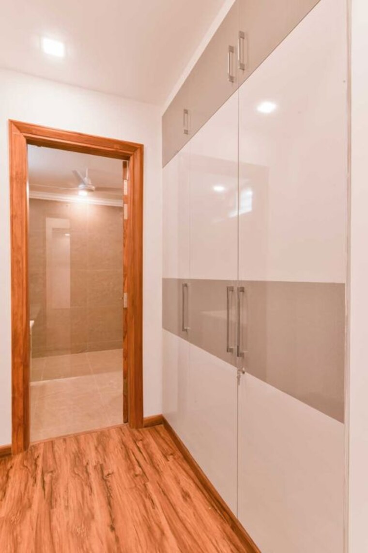 Room, sector 85 4 Bedroom 250 Sq.Yd. Builder Floor In Sector 85 Faridabad 9801469