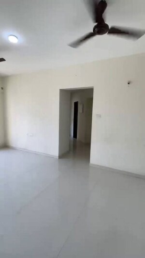 Room in 2 BHK Apartment at Kalpataru Elitus, Mulund West – for Sale