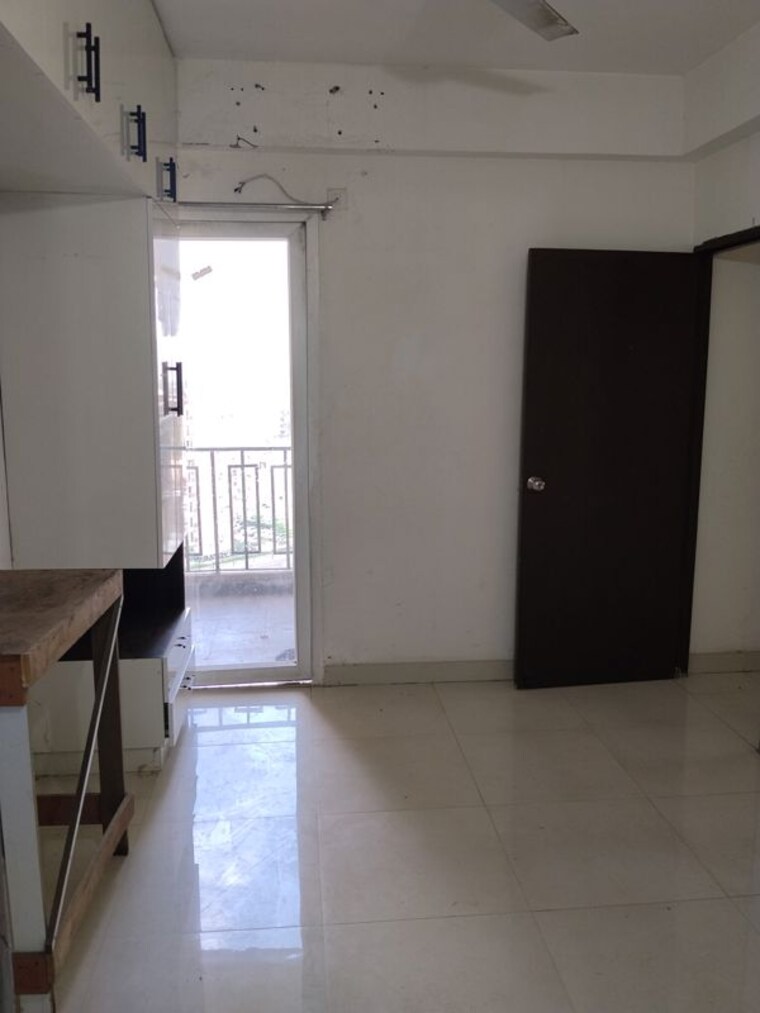 Room, signature-global-the-roselia 2 Bedroom 600 Sq.Ft. Apartment In Sector 95a Gurgaon 10596093