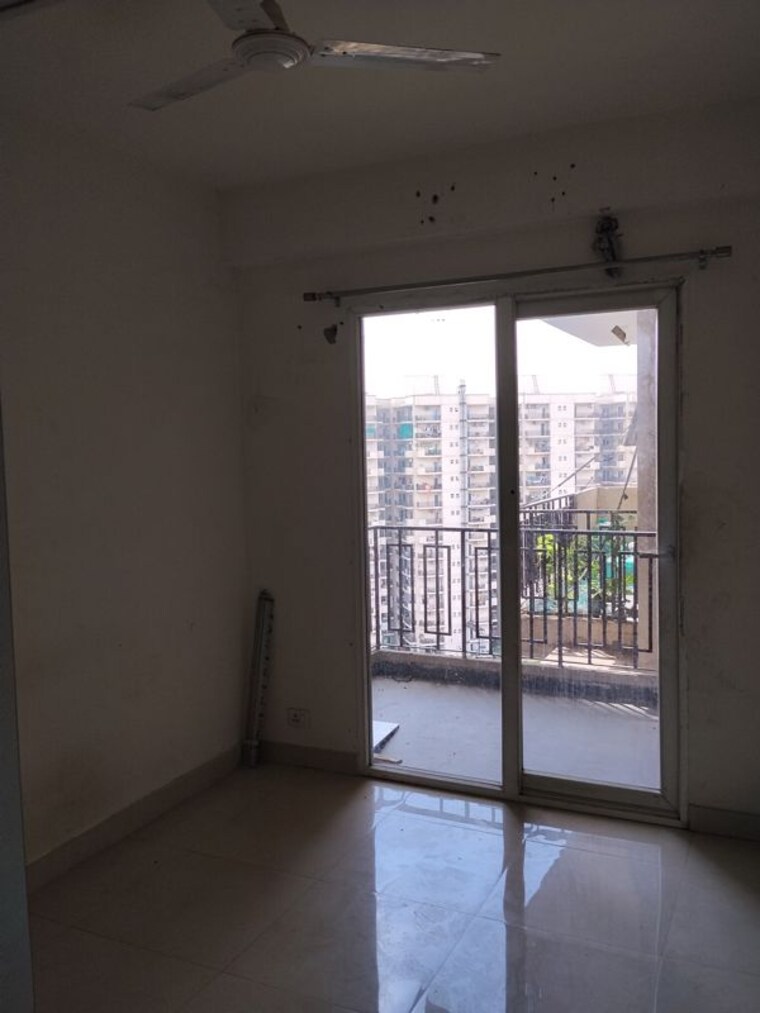 Room, signature-global-the-roselia 2 Bedroom 600 Sq.Ft. Apartment In Sector 95a Gurgaon 10596093