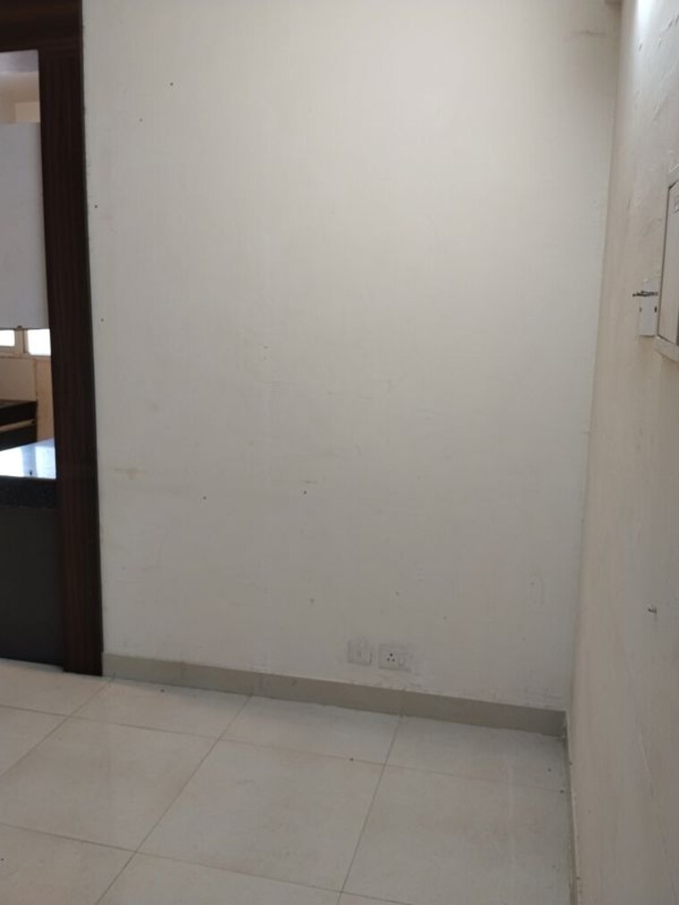 Room, signature-global-the-roselia 2 Bedroom 600 Sq.Ft. Apartment In Sector 95a Gurgaon 10596093