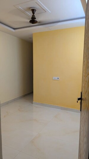 Room in 1 BHK Builder Floor at Govindpuri – for Rent