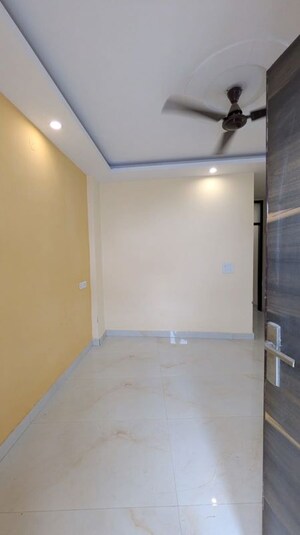 Room in 1 BHK Builder Floor at Govindpuri – for Rent